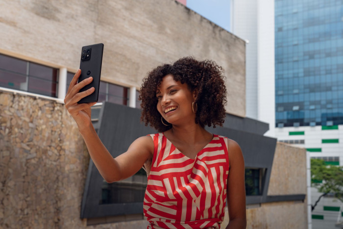 Im Inneren des Smartphones steckt Qualcomms Snapdragon 8 Gen2. (Bild: Motorola)